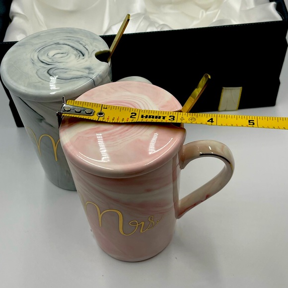 Jumway: Ceramic Marbled Mr and Mrs Gift Box Coffee Mugs, Lids & Gold Spoons Set - Picture 13 of 16